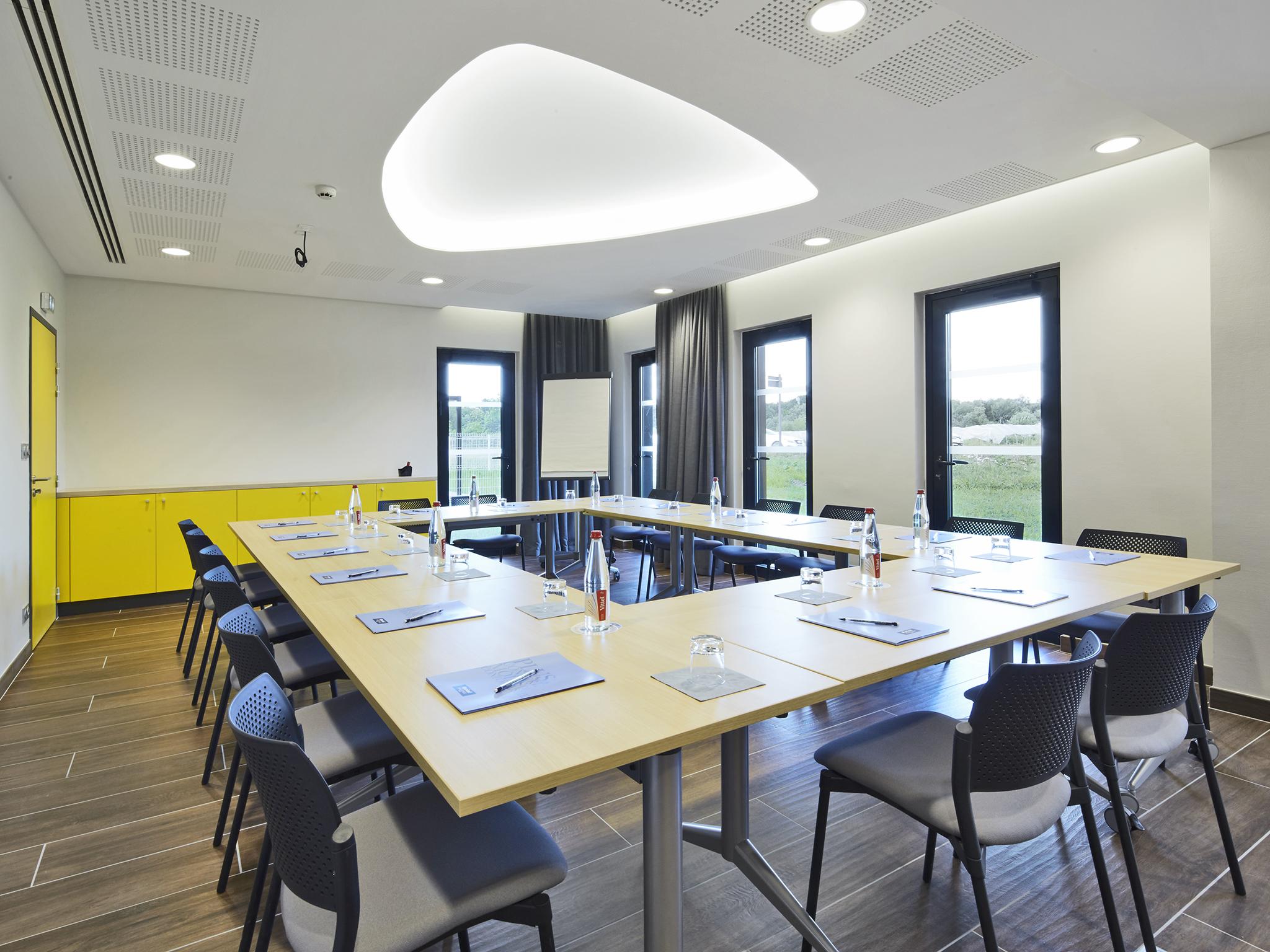 Kyriad Prestige Pau - Palais Des Sports Zewnętrze zdjęcie