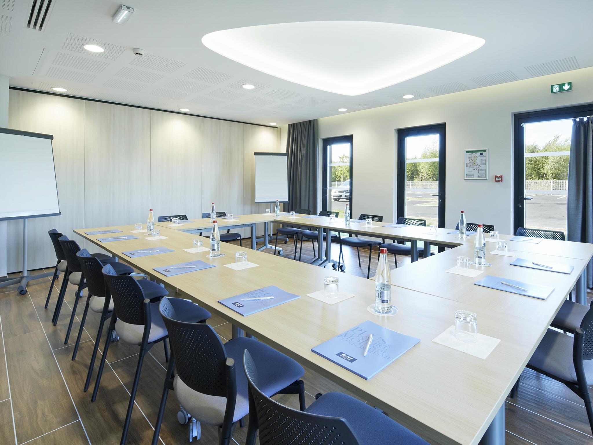Kyriad Prestige Pau - Palais Des Sports Zewnętrze zdjęcie